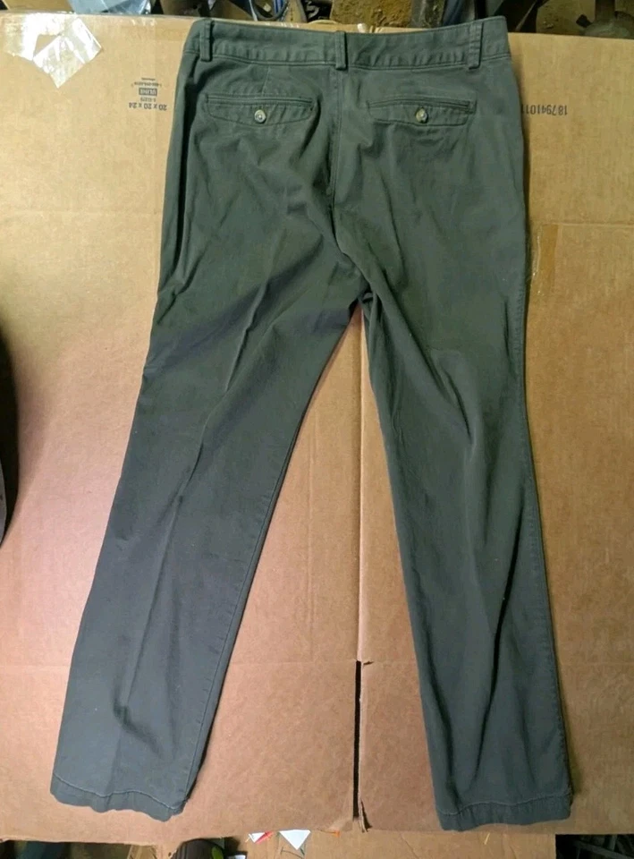 Pantalones de vestir Dockers grises para niños talla 12 L Foto 2 de 4