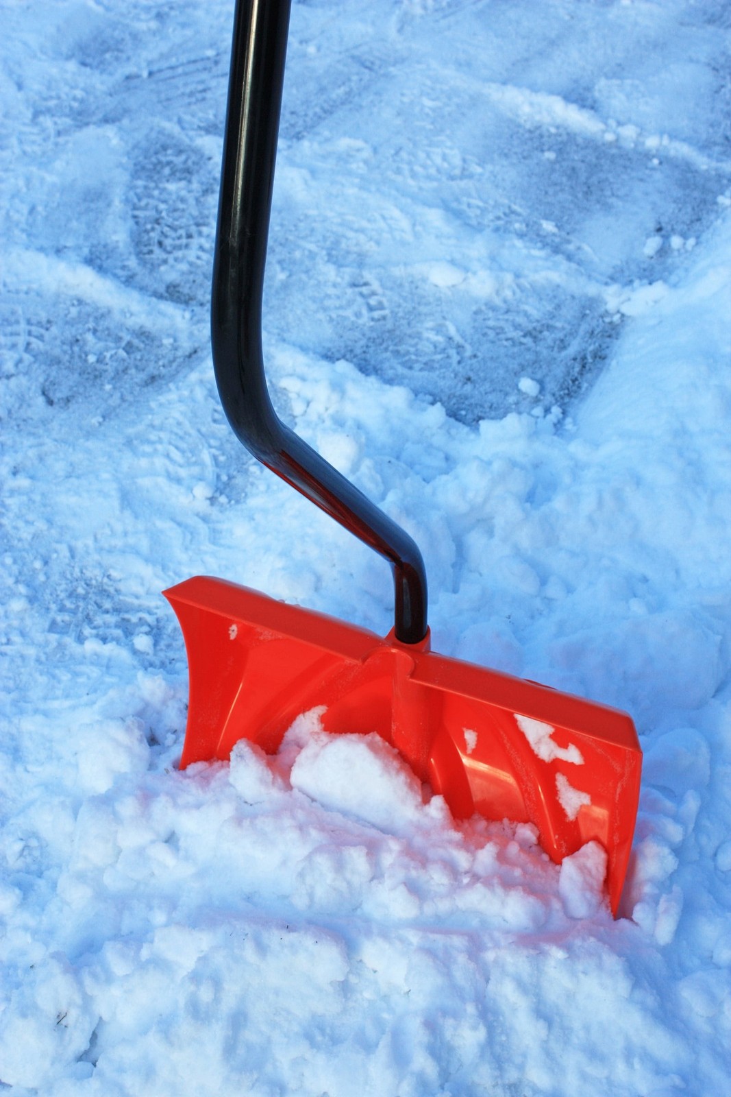 Premium Polyethylene Snow Shovel with Metal Handle and Metal Edge