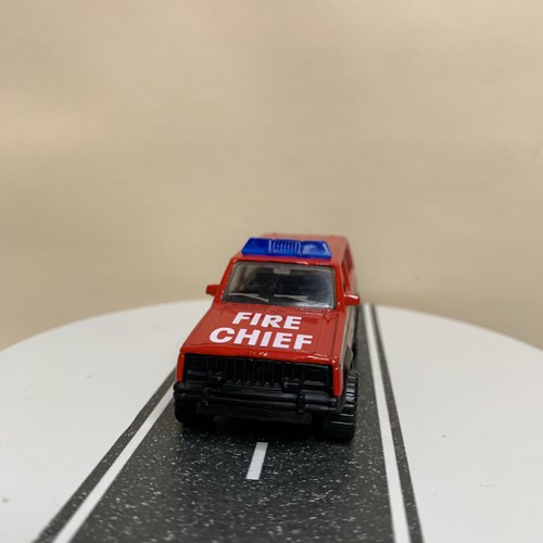 1997 Matchbox Jeep Cherokee XJ Fire Chief Red w/Blue Roof Lights 1:58 Scale NM - Picture 9 of 13