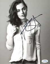Poppy Corby-Tuech Fantastic Beasts Autographed Signed 8x10 Photo ACOA