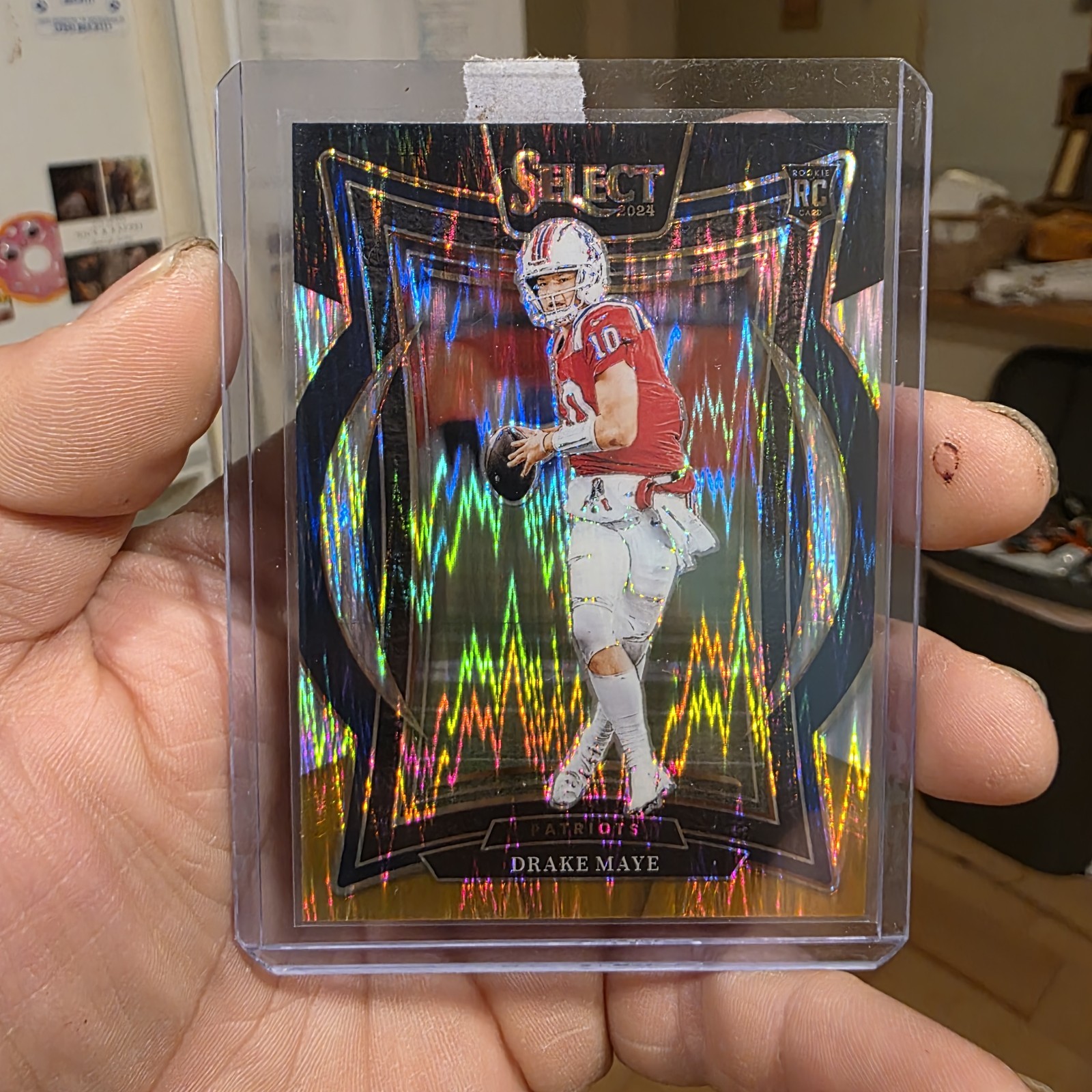 2024 Panini Select - Concourse Drake Maye #27 Black & Gold Shock Prizm (RC)