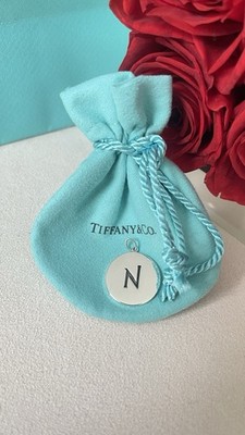 Tiffany Silber Buchstabe N Alphabet Initiale Rund Kreis Noten Charm Anhänger NEU