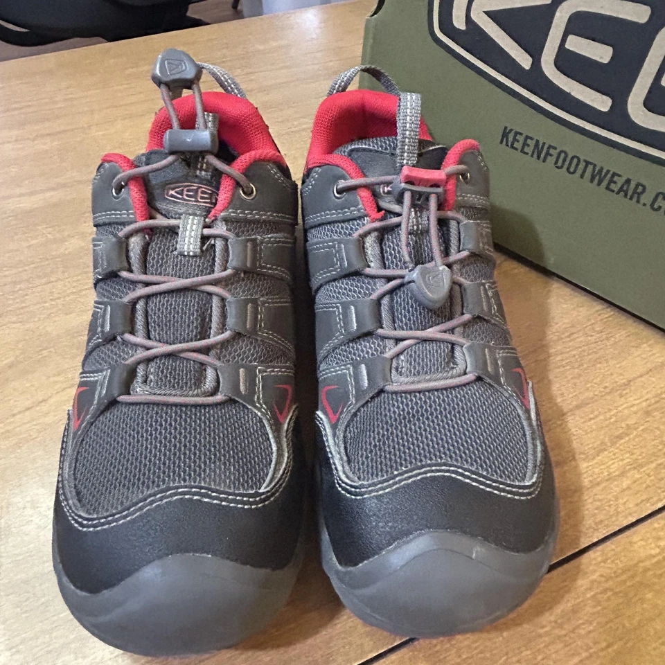 Zapatos Keen Oakridge Low WP para jóvenes talla 4 negros/rojos impermeables senderismo 1015185 Foto 4 de 4