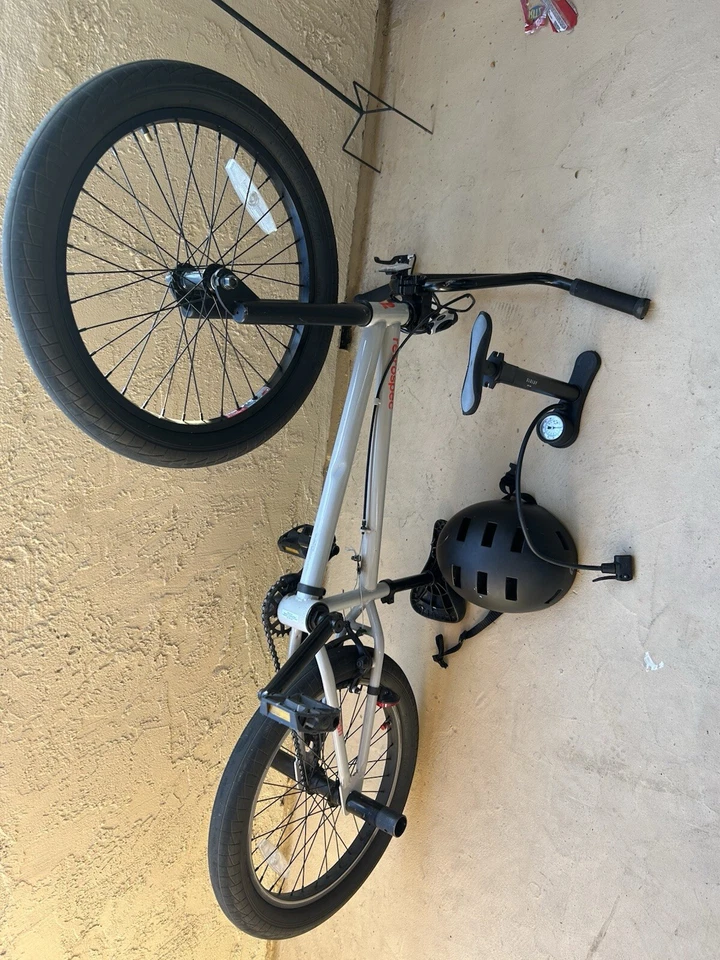 It’s a BMX it’s a good bike to andar and divertirse El precio de $120 Foto 2 de 4