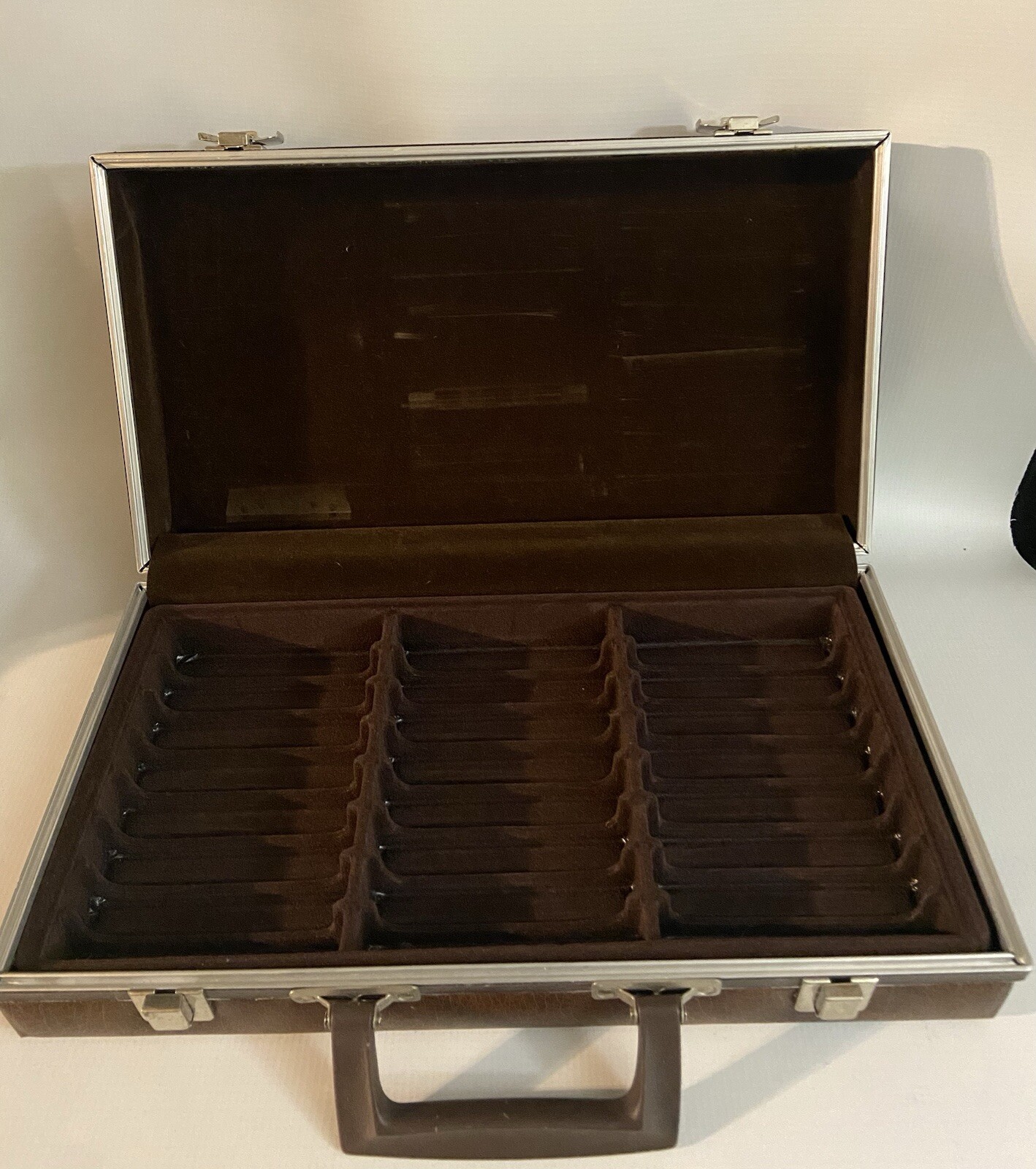 Vtg Retro 1970’s Brown Audio Cassette Tape Storage Travel Case (Holds 24)