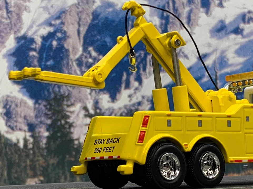 1/64 SPECCAST YELLOW/WHITE W/ FLAMES 385 PETERBILT WRECKER TOW TRUCK - Image 4 of 4