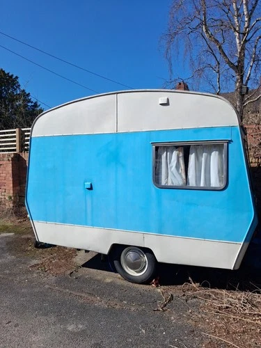 vintage sprite caravan for restoration - Picture 2 of 9