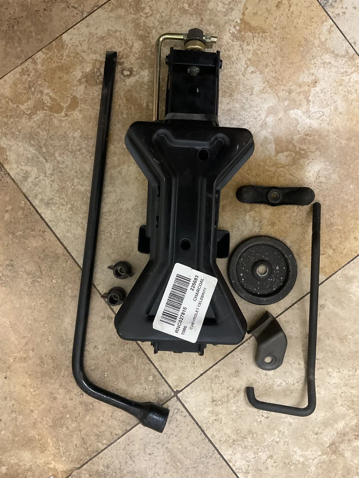 Macaco de pneu 1986 Chevrolet Celebrity com ferramentas fabricante de equipamento original - Imagem 3 de 4