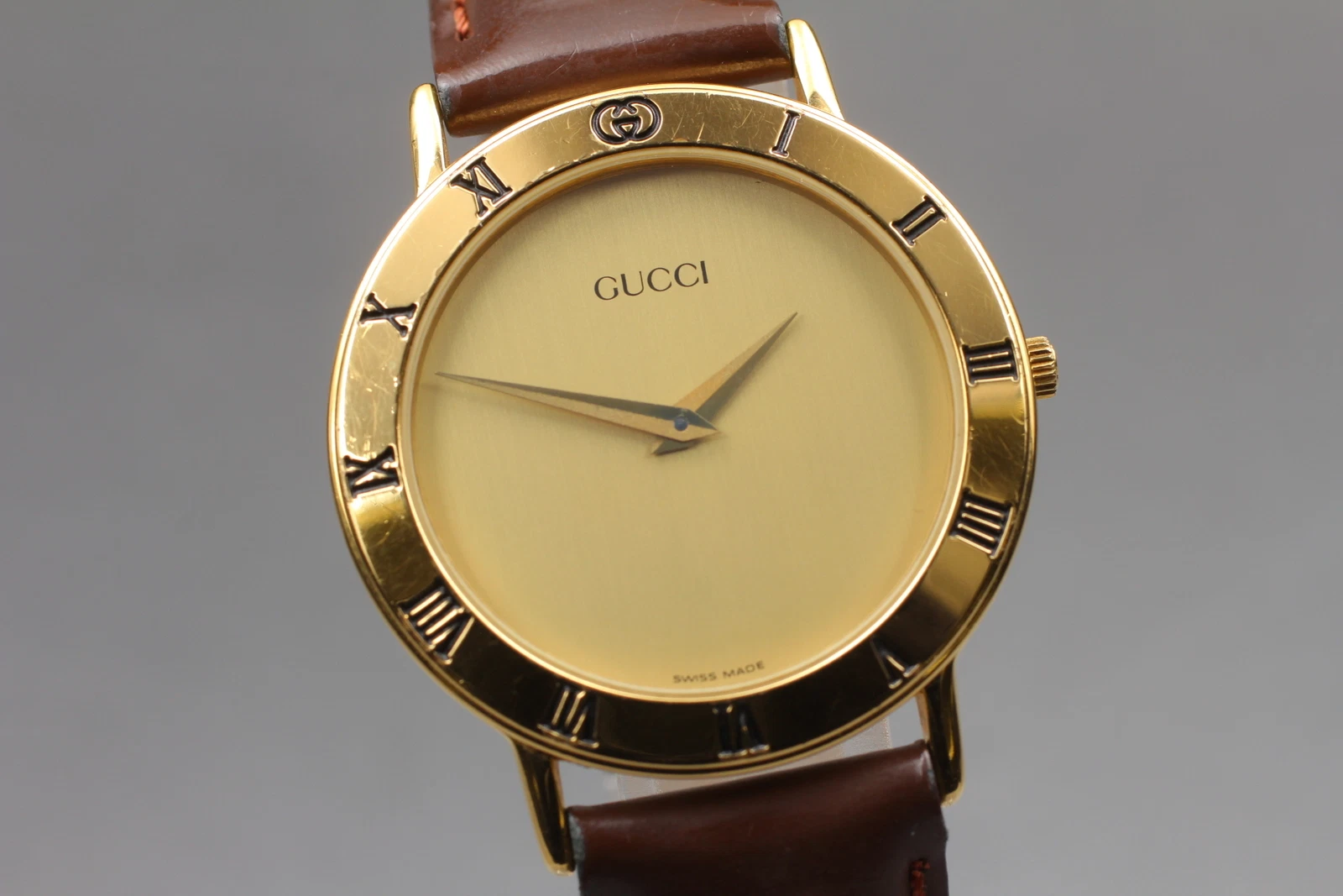 [Presque comme neuve] Montre homme vintage Gucci 3000,2,M cadran doré quartz fabrication suisse JAPON
