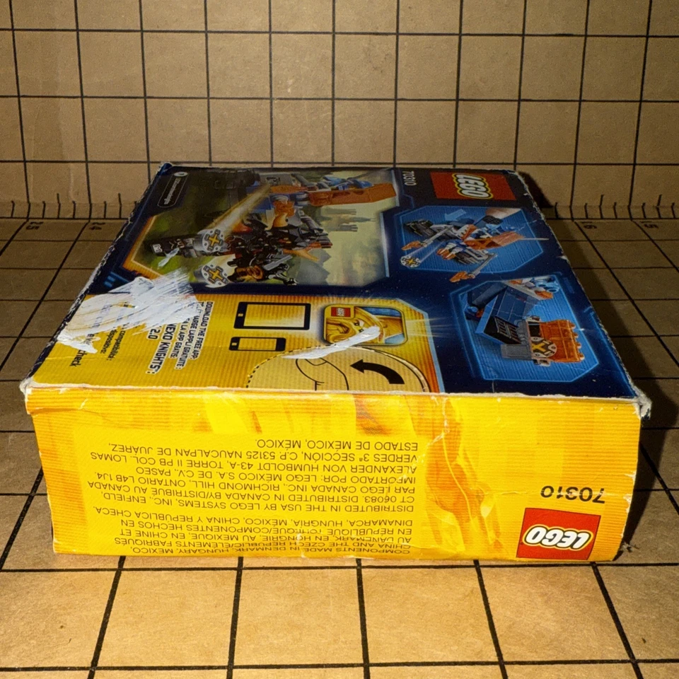 LEGO Nexo Knights Knighton Battle Blaster 70310 - NEW - Damaged box - Image 4 of 4