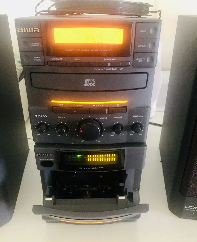Vintage 1990’s Aiwa RDX 01 Mini Stereo Hifi Separate System Speakers & Remote - Image 3 of 4