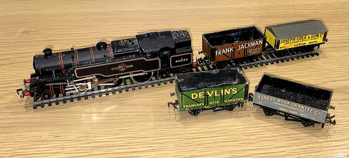 HORNBY DUBLO BR NEGRO 2-6-4T CLASE 4MT '80033' 2 RIELES VAPOR LOCO Y 4 VAGONES PECO | Zustand: Used