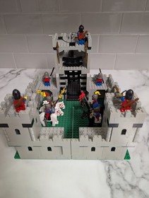 LEGO CASTLE Set #6080 King's Castle 1984 100% complete No Box Or Instructions