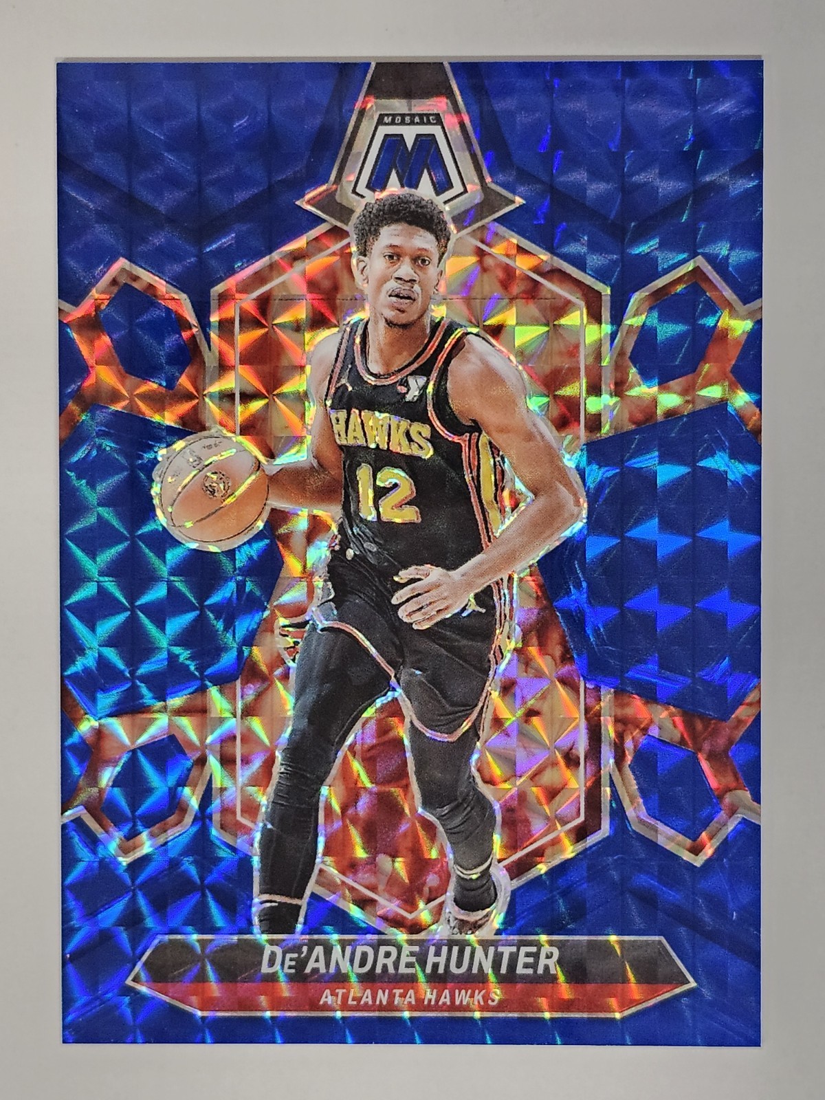 2023-24 Panini Mosaic Blue Mosaic Prizm 155/199 De'Andre Hunter #16