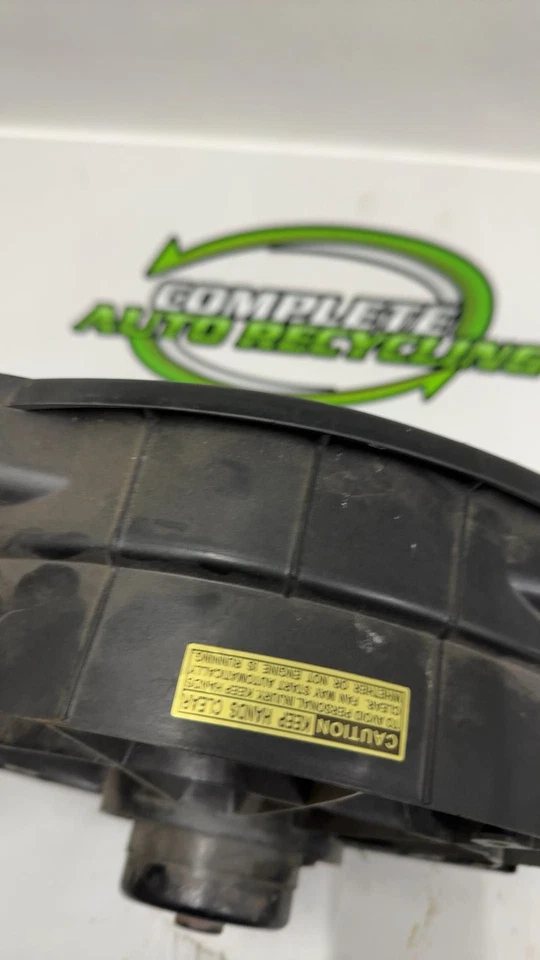 Ventilador y cubierta de radiador Saturn 2001 Foto 3 de 4