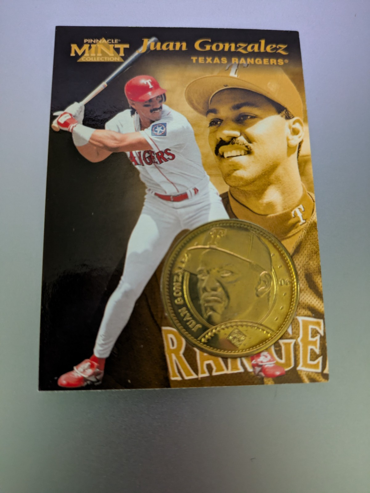 1997 PINNACLE MINT WITH GOLD COIN #6 OF 30 JUAN GONZALEZ