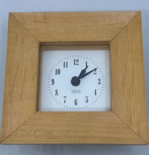 Umbra Oak Wood Desk Shelf Table Clock Analog Made in Taiwan Battery Operated