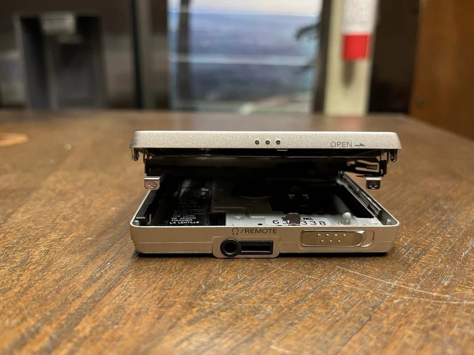 Paquete de reproductor de minidisco Sony MZ-E55 - ¡Probado funcionando! ¡Suena increíble! Foto 3 de 4