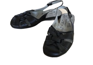 black bare trap sandals