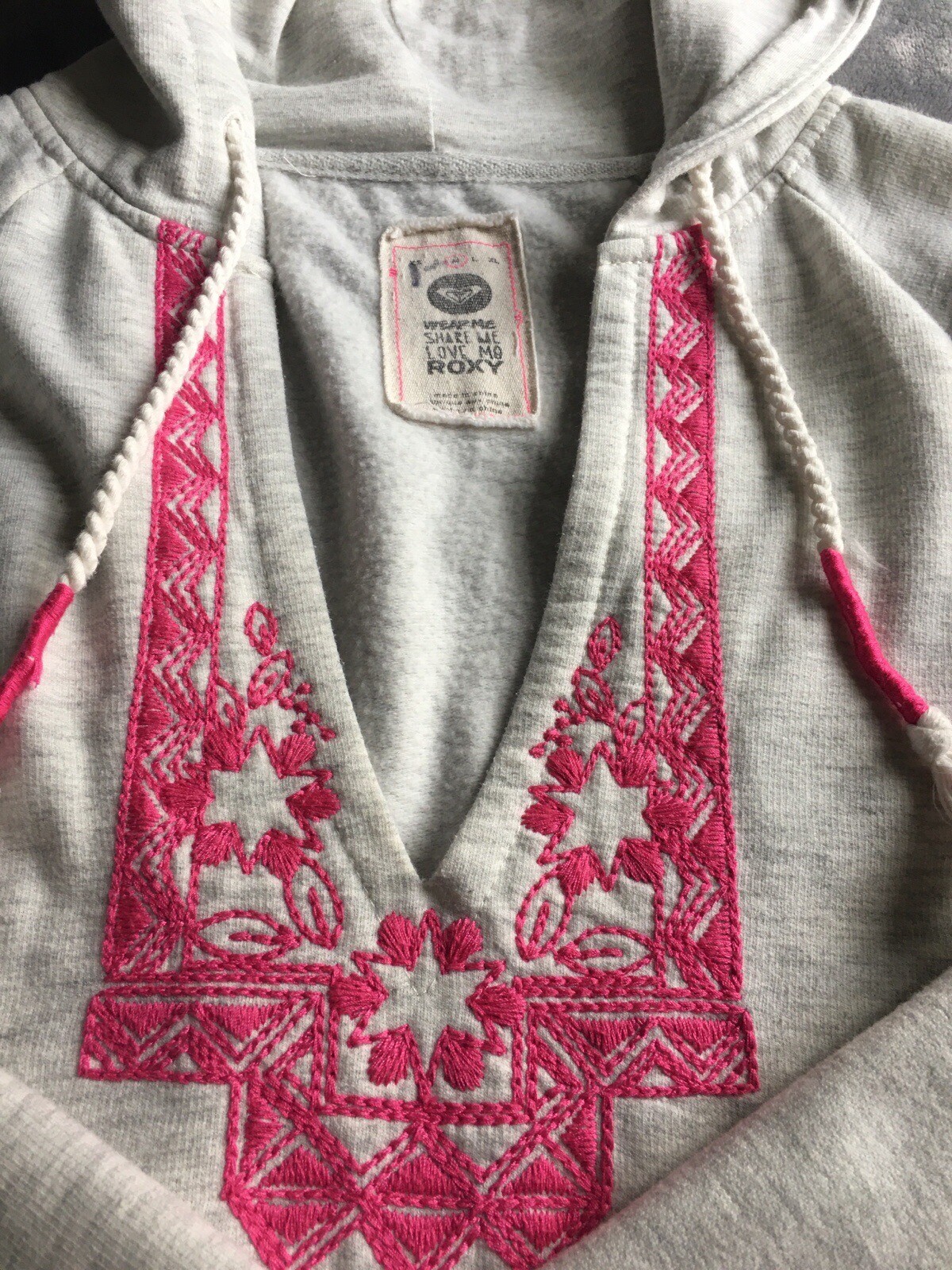 Roxy Junior’s Light Gray Pouch Pocket Pullover Ho… - image 4