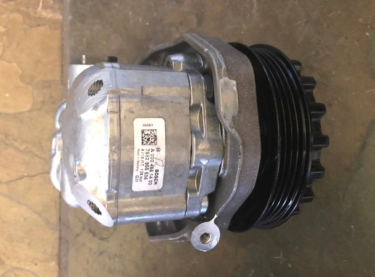 MERCEDES BENZ POWER STEERING PUMP, PART# 0004661400, GENUINE OEM  