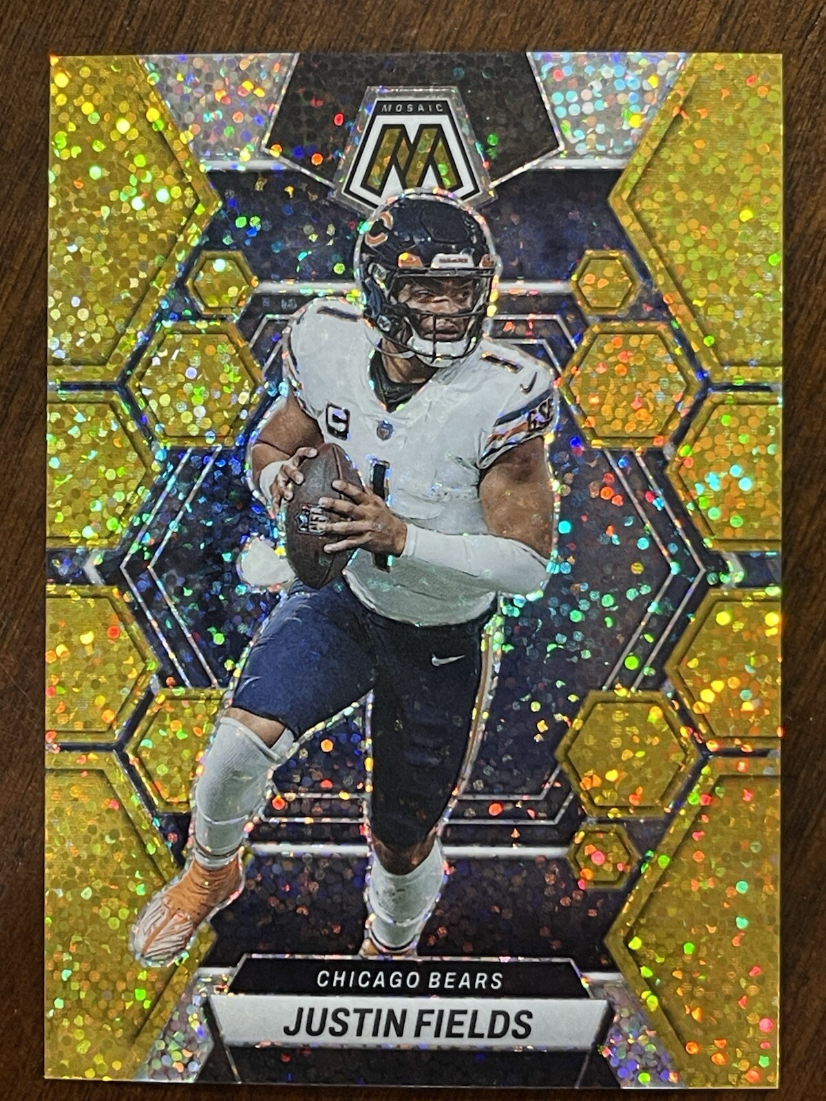 Justin Fields 2023 Panini Mosaic Football Gold Sparkle Prizm #33 22/24
