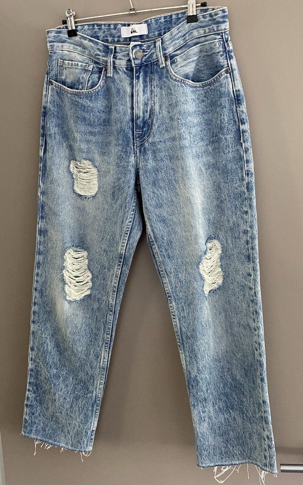 Quicksilver Women’s  Distressed Raw Hem Jeans. Size 29