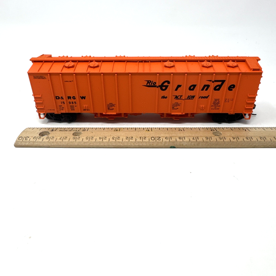 HO Scale Rio Grande D&RGW 4-Bay Covered Hopper Car 