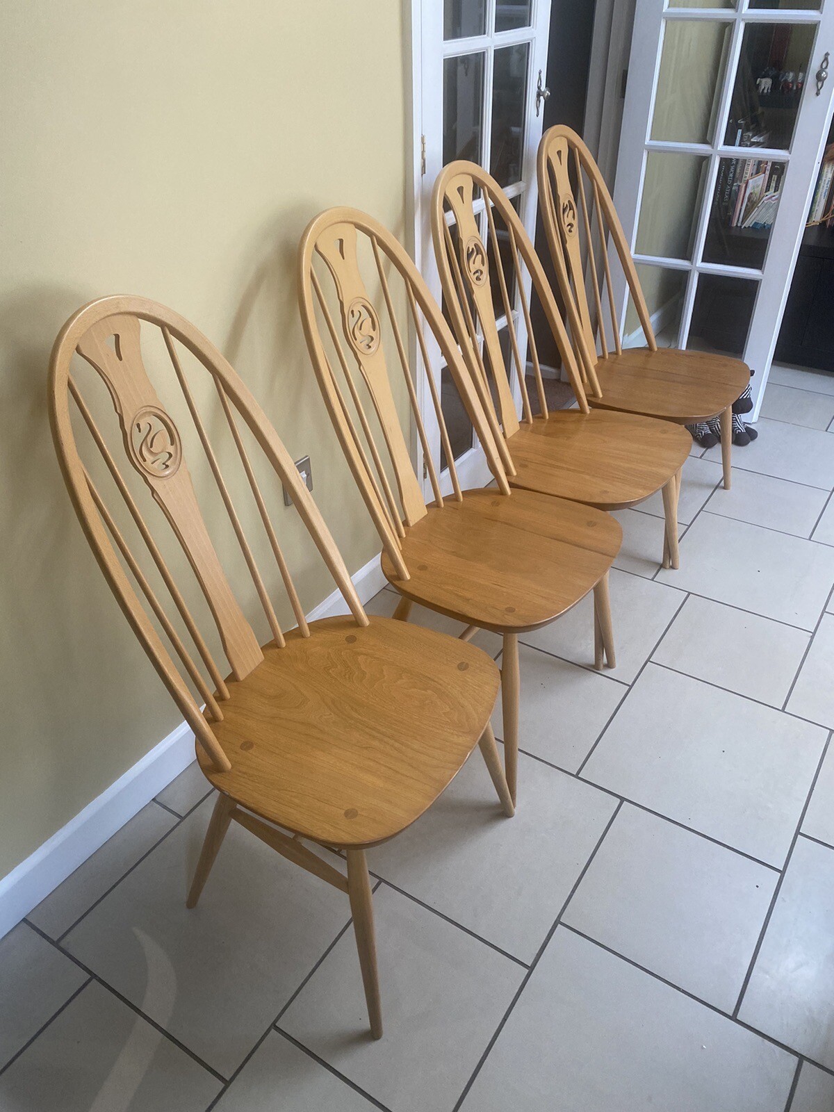 Set of 4 Ercol Blonde Windsor Swan Back Quaker Dining Chairs with