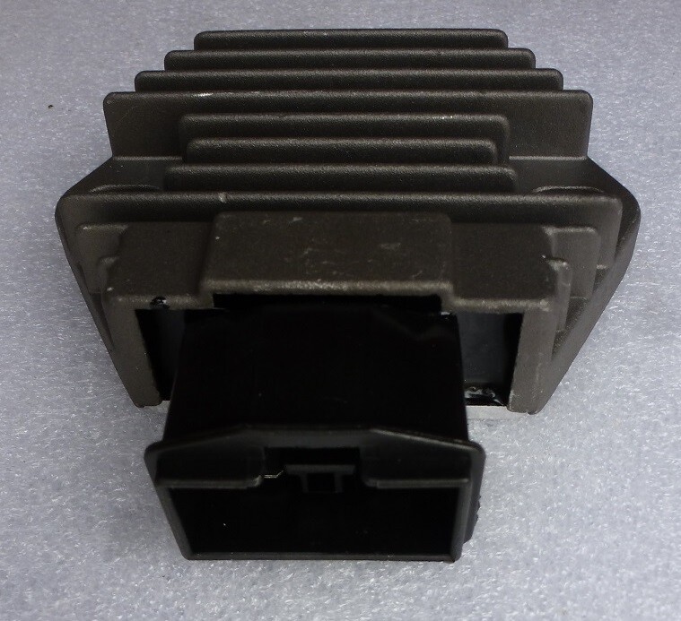 Régulateur de tension CBF600 redressant le courant des motos PC38 - 3