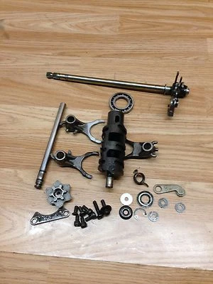 2005 Triumph Daytona 650 Moteur Vitesse Sélecteur Montage De Bras Cardan - Photo 1/2