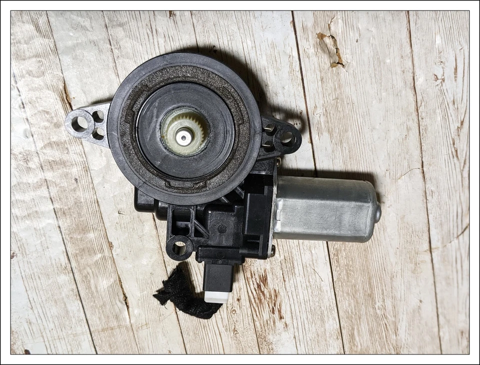 ✅ Mazda 3 [GA-558RN] Right Window Motor 2009 - 2013 OEM - Image 2 of 3