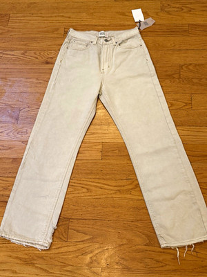 BDG Women's Beige Light Wash Straight Leg Mid Rise Distressed 5-Pocket Jeans. 28