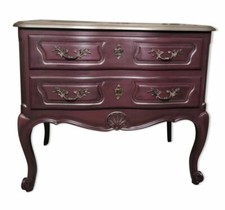 Commode patinée de style Louis XV