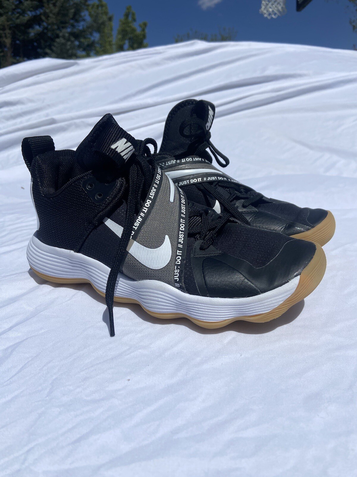 Nike Unisex React Hyperset Volleyball Shoe Gem