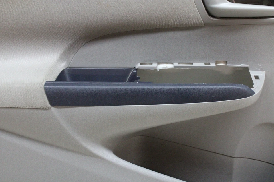 2010 Honda Insight painel dianteiro direito porta acabamento cinza fabricante de equipamento original 10 11 12 13 14 - Imagem 3 de 4