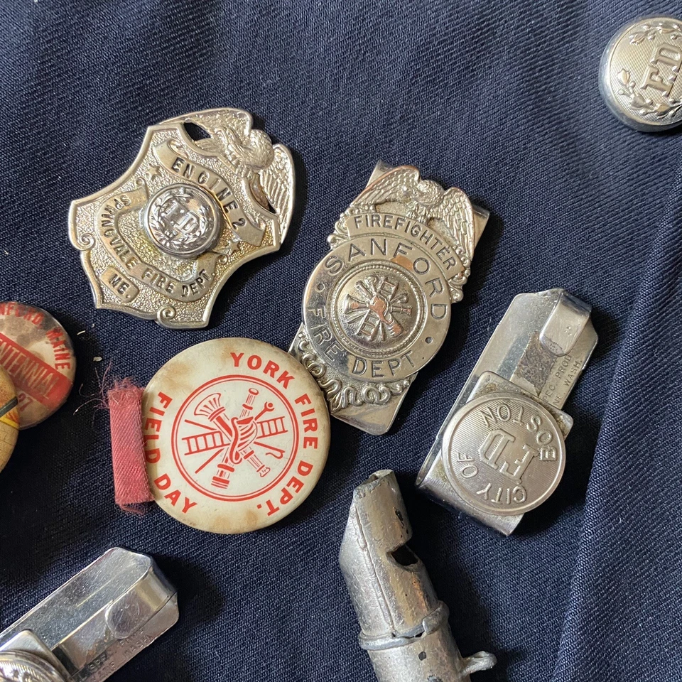 De colección 1940 Boston Bombero Agrupación Uniforme Sombrero Insignias Botones etc Foto 3 de 4