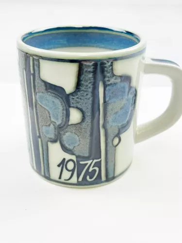 VINTAGE 1975 ROYAL COPENHAGEN FAJANCE MUG  - 2 7/8"