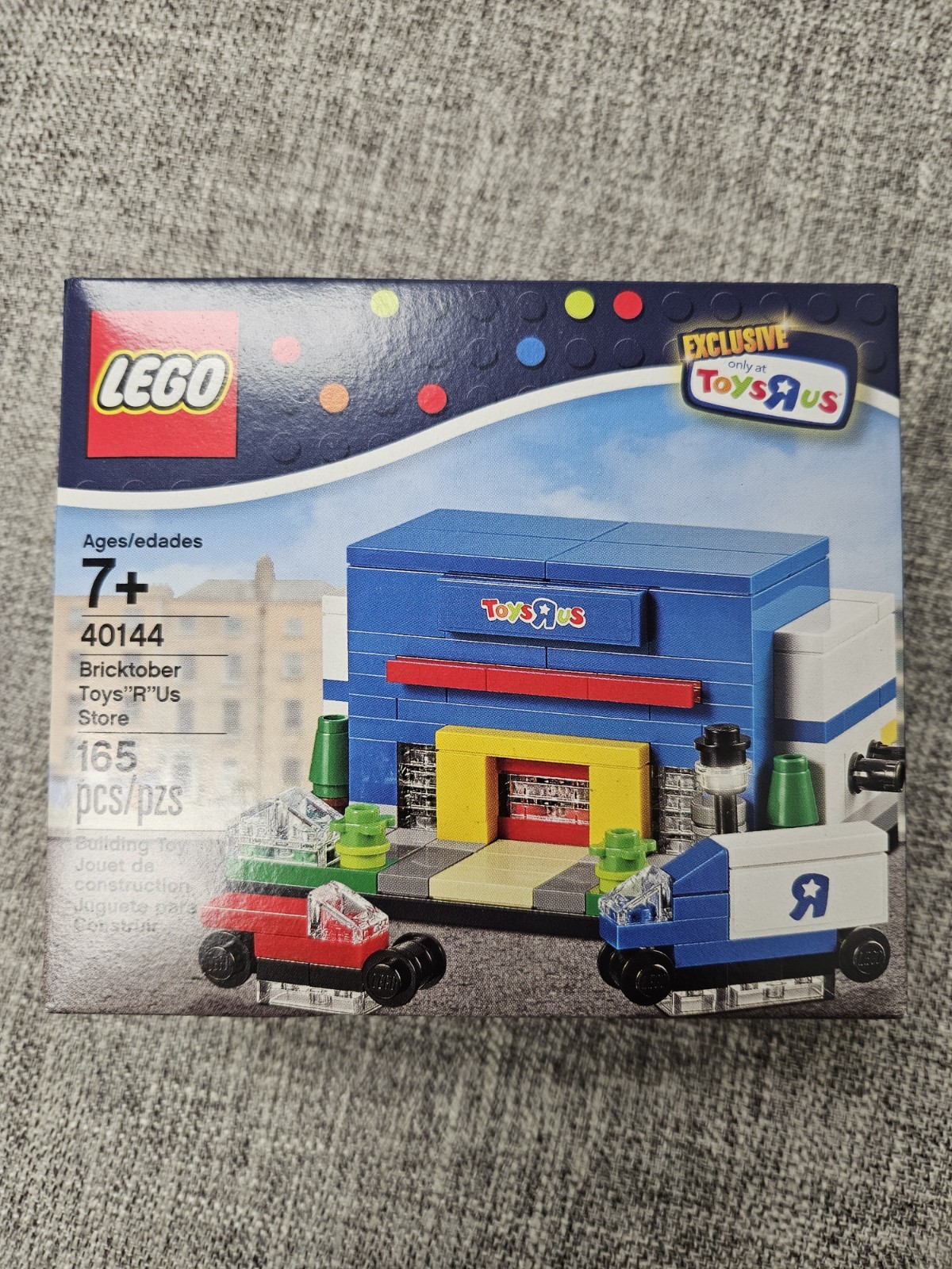 R Us Store (40144)