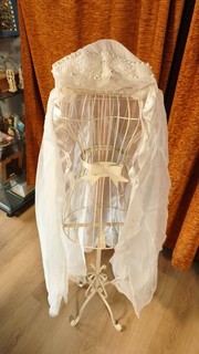 M17 ) ancien voile coiffe brodée (mariée ou communiante?)110cm long;bel état