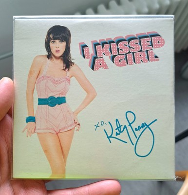 Katy Perry - I Kissed a Girl (Cardboard Sleeve CD)