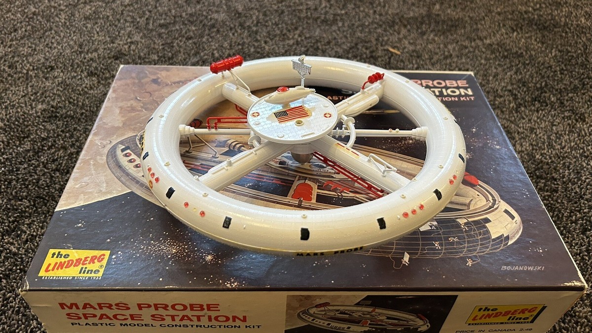 1975 LINDBERG MARS PROBE SPACE STATION Plastic MODEL KIT No 1148