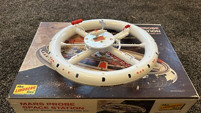 1975 LINDBERG MARS PROBE SPACE STATION Plastic MODEL KIT No 1148