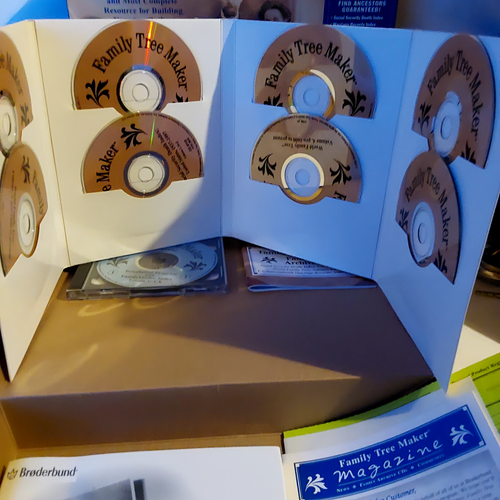 Family Tree Maker Version 5 10-CD Gift Set PC WIN 95/98 Broderbund NEW - Picture 2 of 13