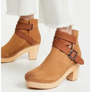 bungalow clog boot