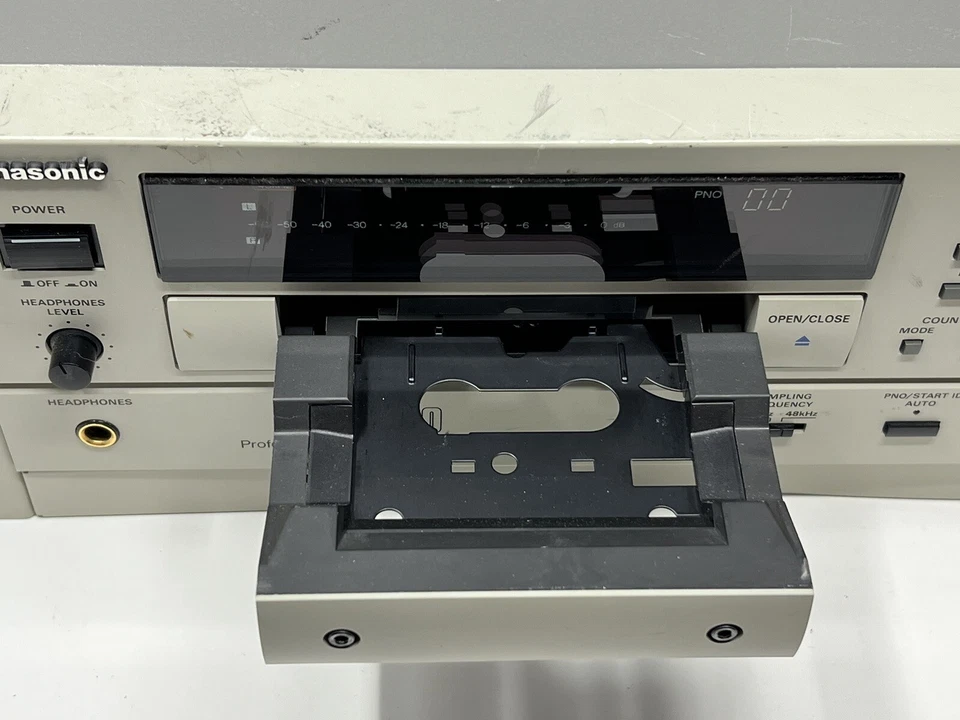 Panasonic SV-3700 ~ Digital Audio Tape Player/Recorder Deck ~ Power On/UNTESTED - Image 4 of 4