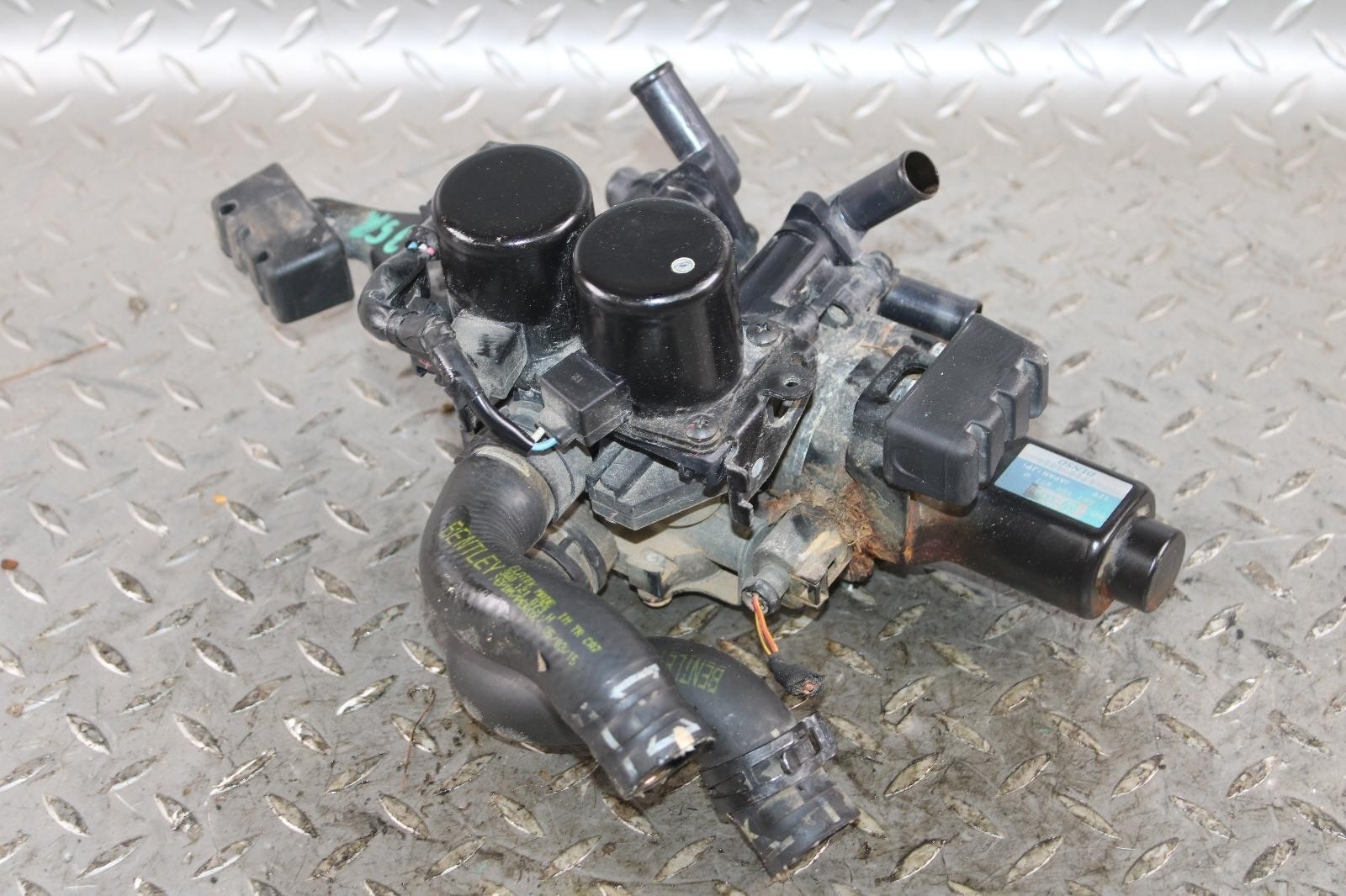 13-18 Flying Spur 6.0L Motor Engine Heater Control Water Valve Unit Factory OEM