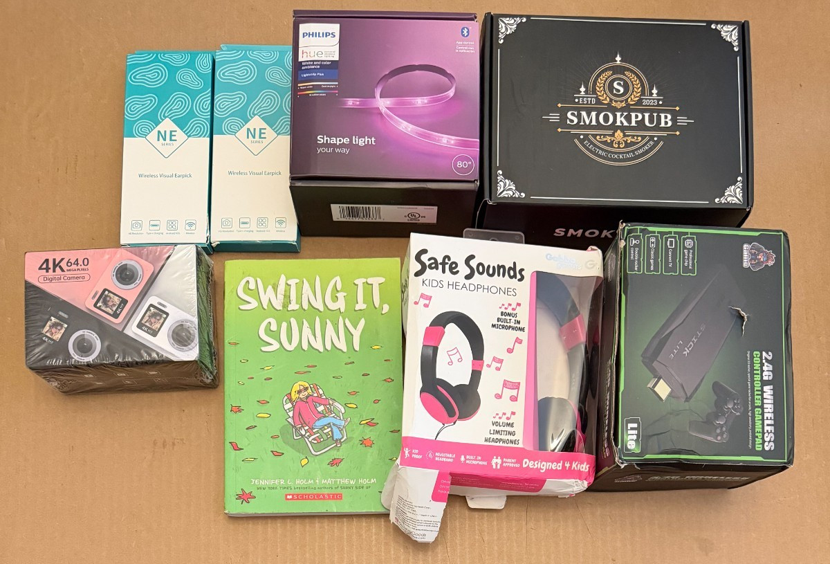 MIXED LOT ELECTRONICS - MIXED ACCESSORIES ETC - AS SHOWN  - SEE PICTURES