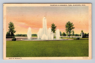 #ad #ad Muskegon MI Michigan Fountain In Memorial Park Antique Vintage c1940 Postcard $0.99