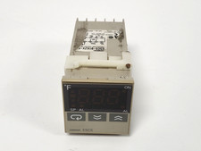 Omron E5CS-R1KJX-F Temperature Controller